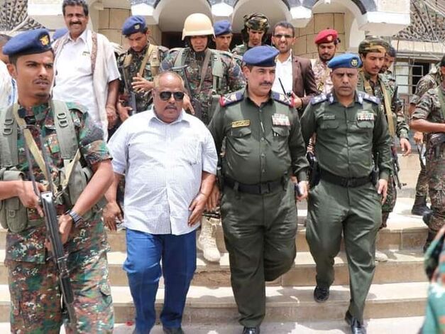 وزير الداخلية يتفقد سير العمل والإجراءات الأمنية بمنفذ شحن محافظة المهرة