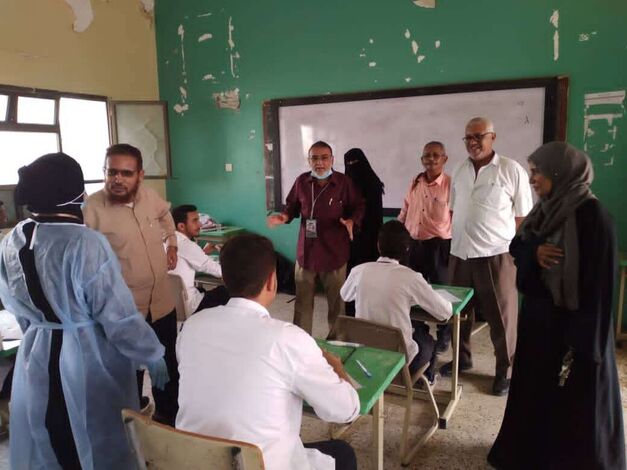 فريق الاشراف الوزاري بعدن يتفقد اختبارات الثانوية العامة بمديرية دار سعد