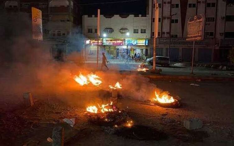 ارتفاع عدد ساعات انقطاع الكهرباء يؤجج الغضب الشعبي في عدن  