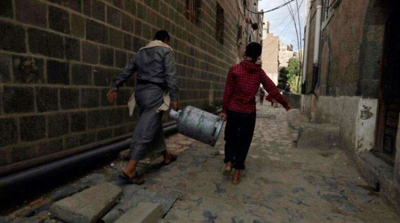 الحوثيون يقايضون السكان: غاز الطهي مقابل التبرع للقتال