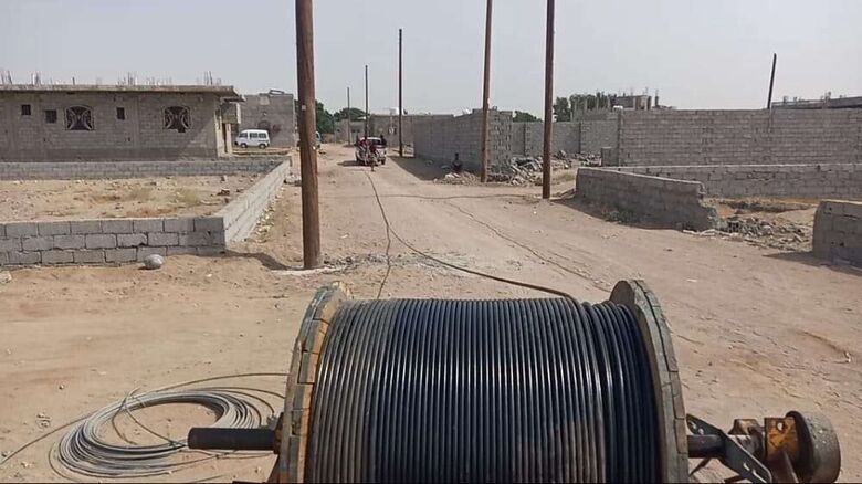 مواطنون يناشدون محافظ عدن مساعدتهم لإعادة الكهرباء لمنازلهم