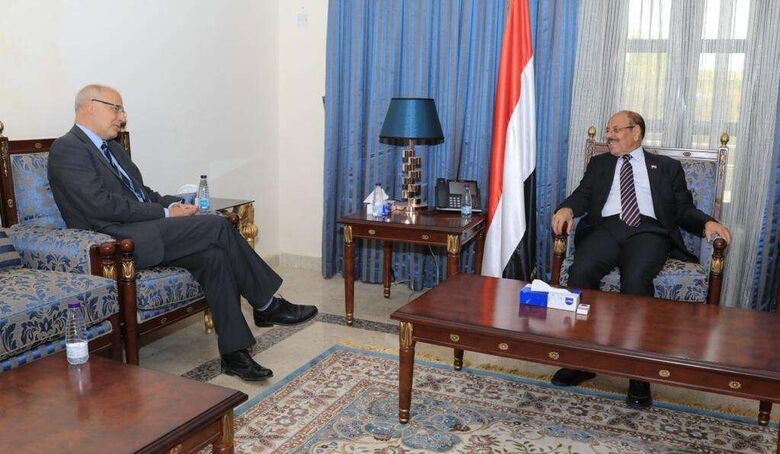 نائب رئيس الجمهورية يلتقي السفير البريطاني لدى اليمن بمناسبة انتهاء فترة عمله