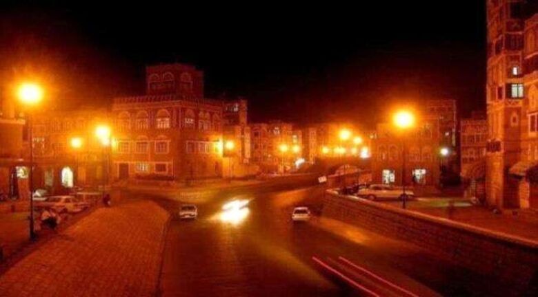 الحوثيون يجبرون ملاك محطات الكهرباء الخاصة على إنارة المدن مجاناً