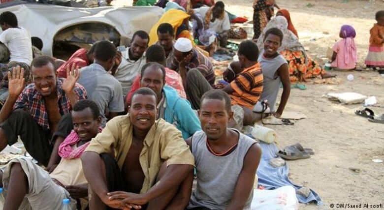 مواطنون بالشيخ  : اللاجئون الأفارقة يتخذون من الأماكن العامة ملاذا لهم ومخلفاتهم تزكم الأنوف(تقرير)