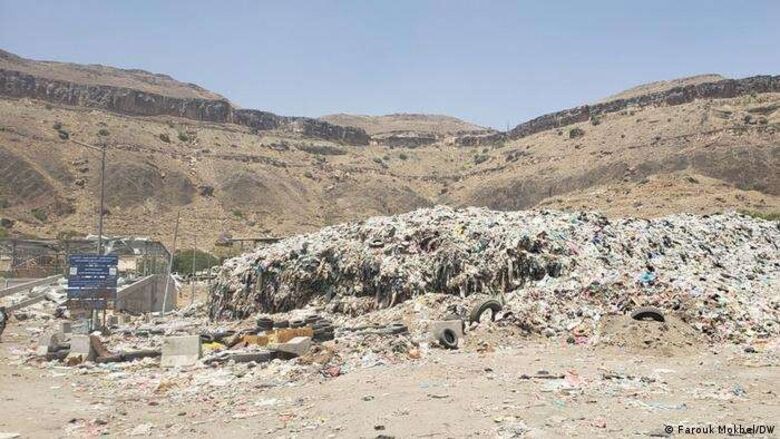 (تقرير)"جبال" النفايات في اليمن خطر صحي وبيئي.. كيف يمكن التخلص منها؟