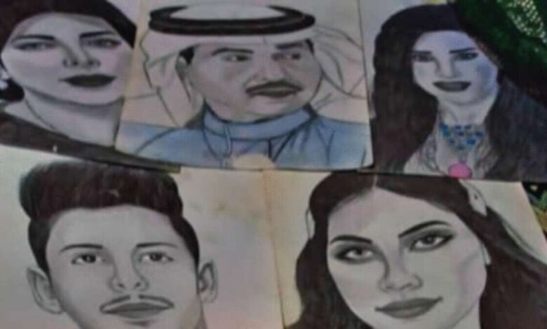 رسام يمني يلفت الأنظار بلوحات فنية بعدما رسمها أمام المشاهدين بفمه وهو مغمض العينين