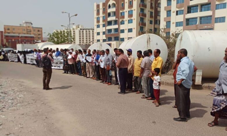 أكاديميون في جامعات عدن ولحج وأبين يصعدون احتجاجاتهم المطلبية