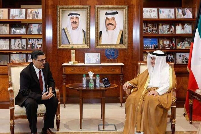 السفير بن سفاع يسلم ولي العهد الكويتي رسالة خطية من الرئيس العليمي