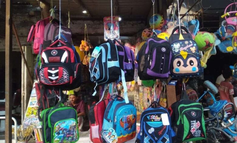 لحج: الآلاف من الناس غير قادرة على شراء حقيبة مدرسية