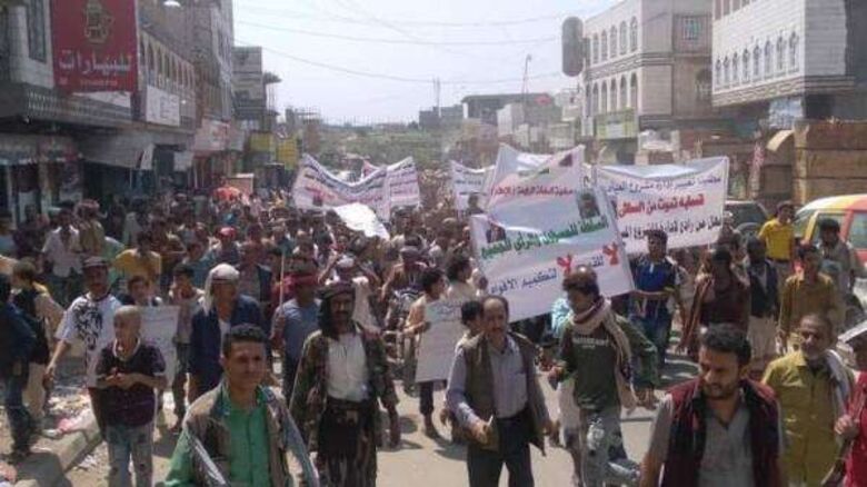 احتجاجات شعبية في مدينة قعطبة تنديدا برفع الجهات الحكومية اسعار المياه