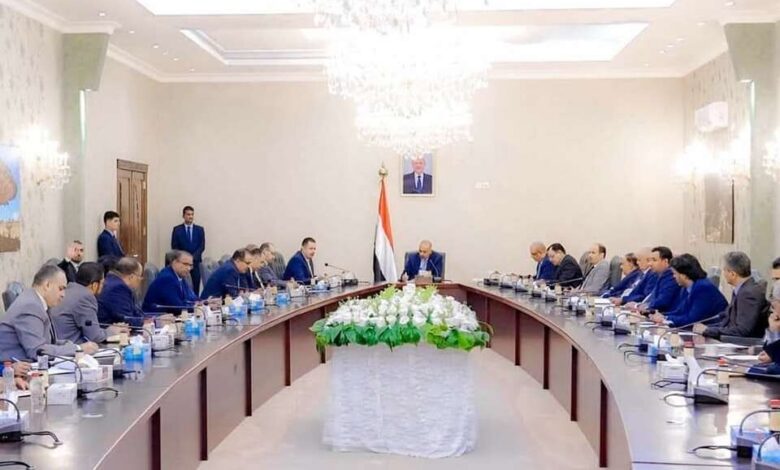 الزُبيدي يترأس اجتماعًا استثنائيًا لمجلس الوزراء في عدن