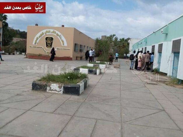 خريجو معهد أمين ناشر يطالبون بفتح قسم البكالوريوس في عدن لاستكمال دراستهم