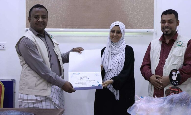 سواعد الخير تكرم الطلاب الموهوبين من الصم في محافظة عدن
