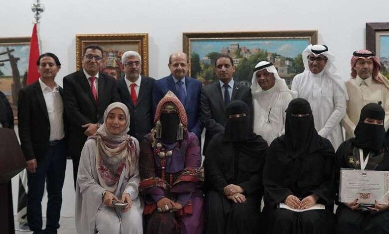 الزنداني يكرّم المشاركين في معرض اليمن السعيد للفنون التشكيلية