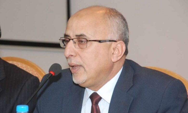 وزير سابق يعلق على مخاطبة وزير الاعلام اليمني نظيره اللبناني لإغلاق قناتي المسيرة والساحات