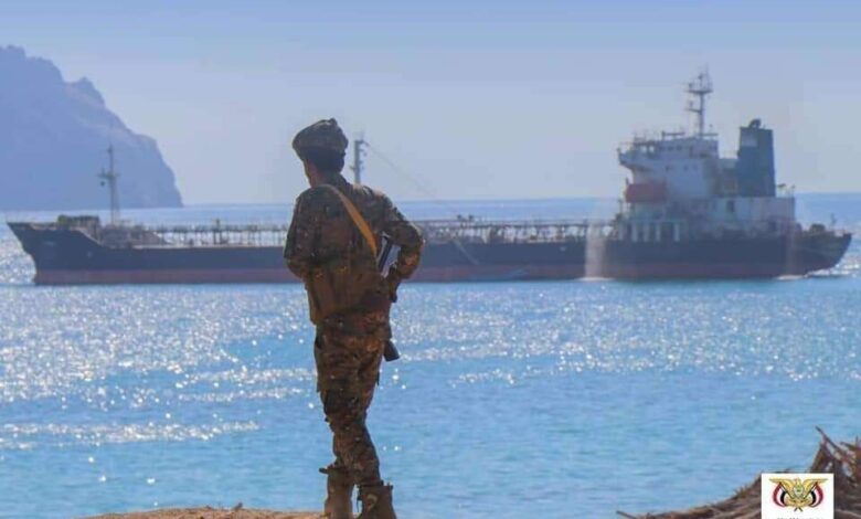 جماعة الحوثي تتبنى الهجوم على ميناء قنا بشبوة وتقول إنه لإفشال تهريب النفط