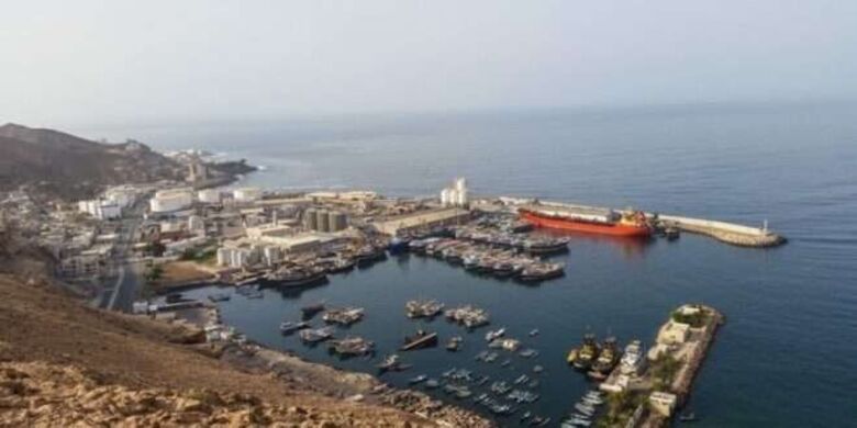 ناشطة حقوقية تعلق على تكرار الحو-ثي استهداف ميناء الضبة بالمكلا