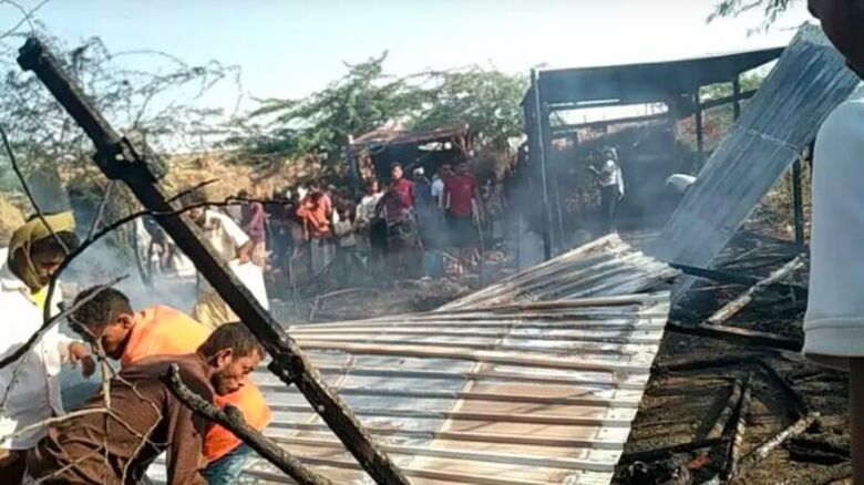 اندلاع حريق بمخيم للنازحين في مديرية الخوخة