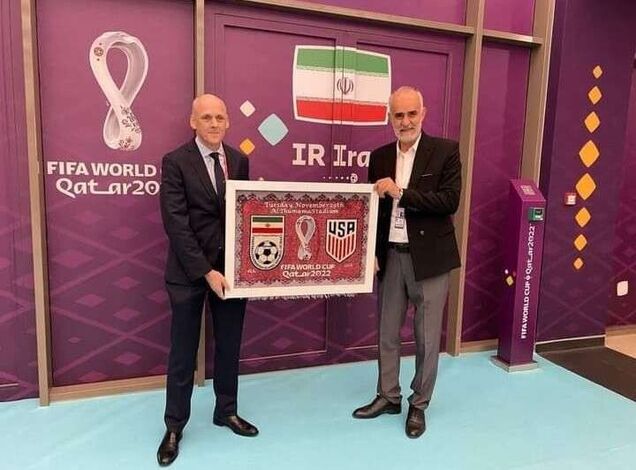 ‏الاتحاد الإيراني لكرة القدم يهدي الإتحاد الامريكي هدية تذكارية