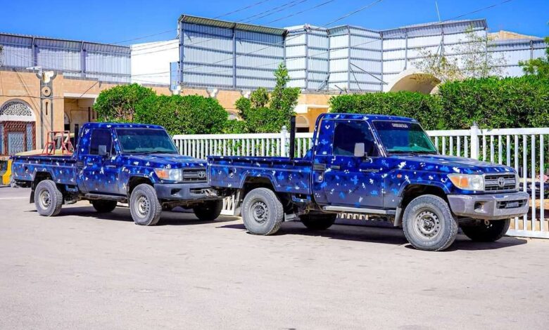محافظ شبوة يدعم شرطة الدوريات وأمن الطرق وقوات الأمن الخاصة بالمحافظة بعدد من الأطقم
