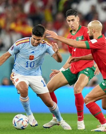 المنتخب المغربي يواصل كتابة التاريخ بإقصاء إسبانيا ويتأهل لربع نهائي المونديال
