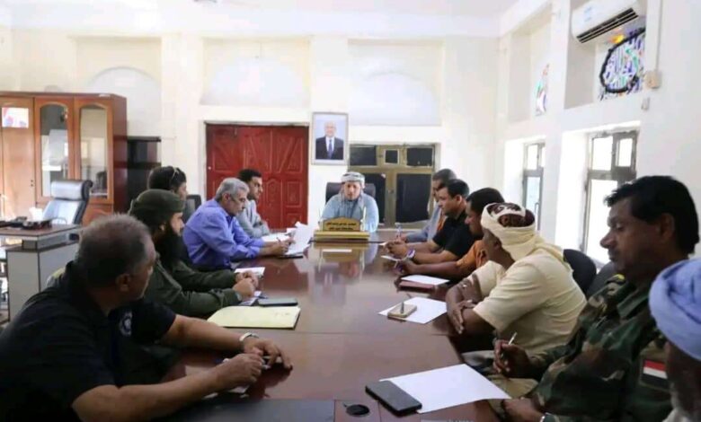 بحضور لجنة من وزارة الداخلية.. محافظ سقطرى يترأس إجتماعاً للجنة الأمنية بالمحافظة