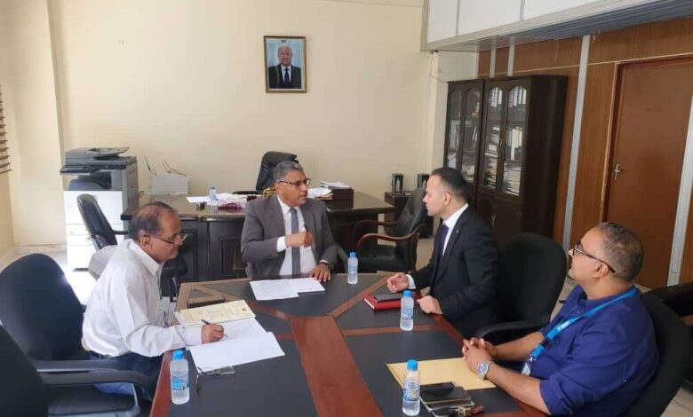 نائب محافظ عدن يشدد على اهمية التزام "إرم إستار" بتنفيذ بنود اتفاقية مشروع المياه والصرف الصحي بدارسعد