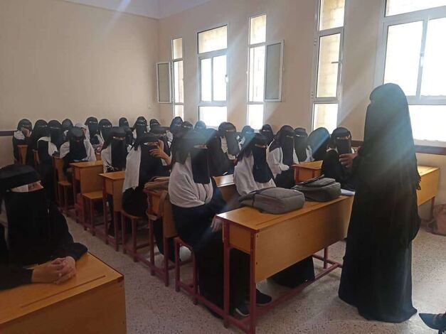 اتحاد نساء اليمن بحضرموت الوادي والصحراء يختتم برنامج التوعية عن المهارات الحياتية وتقنية المعلومات بمديرية سيئون .