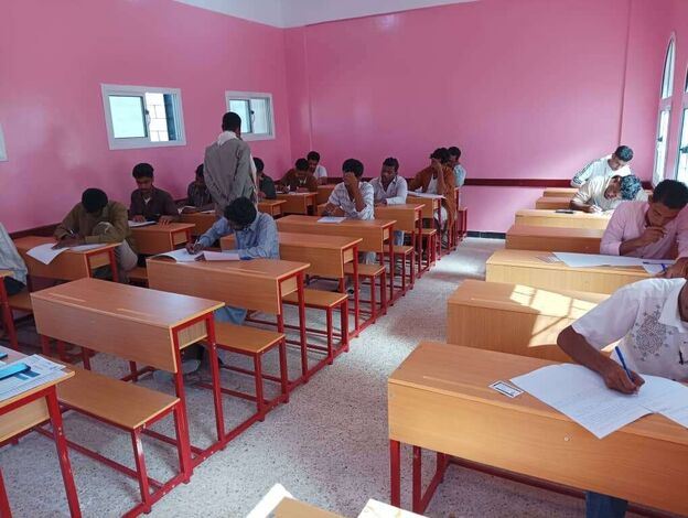 130 طالب وطالبة يؤدون امتحانات التعليم المفتوح بجامعة حضرموت في مديرية الريدة وقصيعر