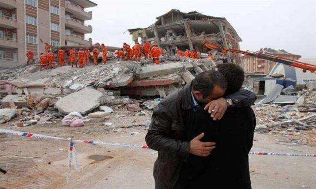 ثلاث عائلات يمنية تحت الانقاض في مناطق زلزال تركيا