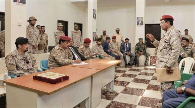 الوزير الداعري ومحافظ سقطرى يتفقدان قيادة اللواء الأول مشاه بحري