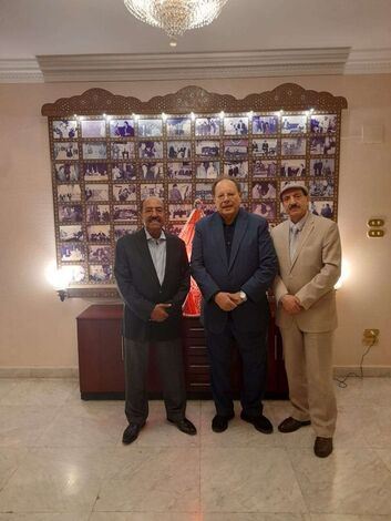 الرئيس علي ناصر يقيم مأدبة إفطار في منزله بالقاهرة بحضور عدد من المسؤلين