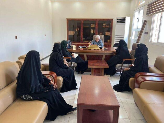 استعداداً لافتتاحه .. رئيس جامعة لحج يلتقي مدير مركز المرأة بالجامعة