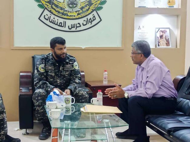 قائد قوات حرس المنشآت يلتقي مدير عام البنك الأهلي اليمني