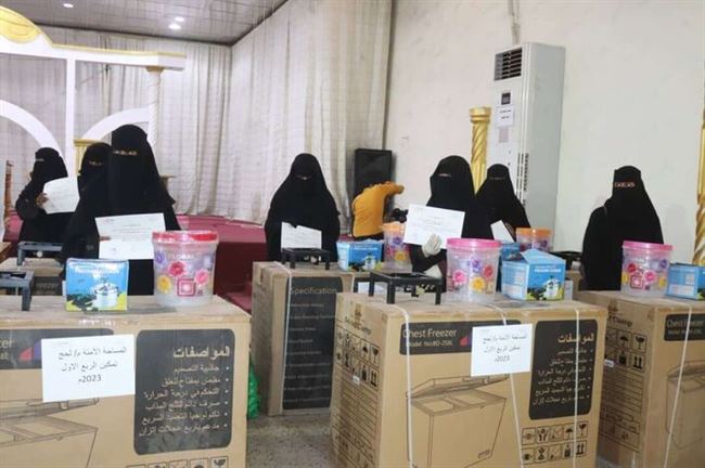 اتحاد نساء اليمن بمحافظة لحج يدشن توزيع ادوات التمكين وسبل العيش لـ 12 مستفيدة