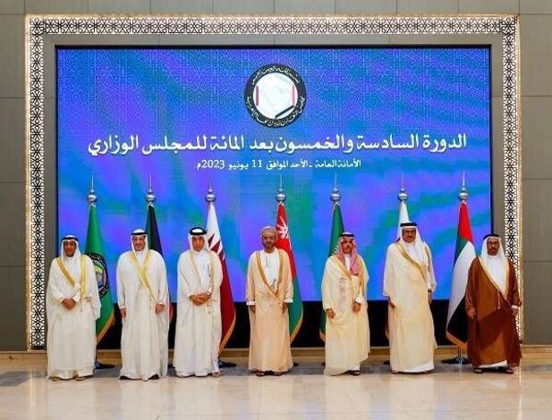 بيان خليجي يؤكد دعم المجلس الرئاسي ويرحب بجهود سلطنة عمان لحل الأزمة