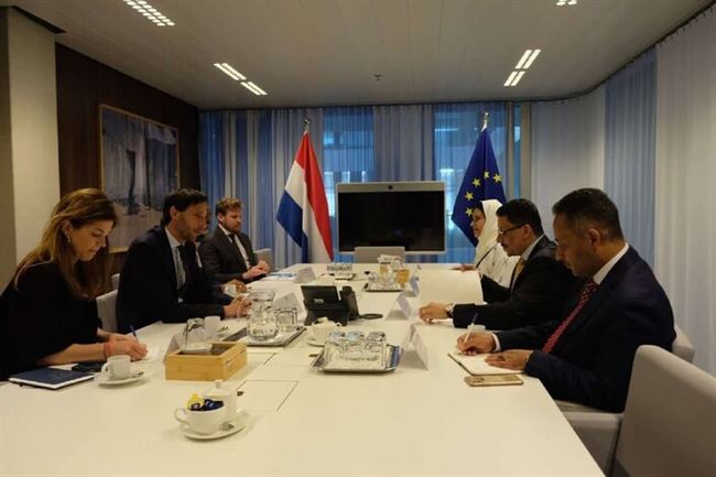 وزير الخارجية يبحث مع نظيره الهولندي تطورات الأوضاع في اليمن وملف خزان صافر 